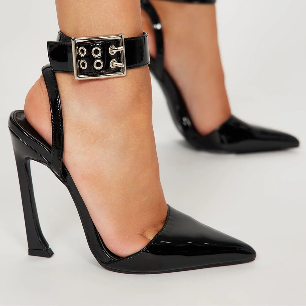 Fashion Nova Stella Buckle Pumps - Black 7 NWT